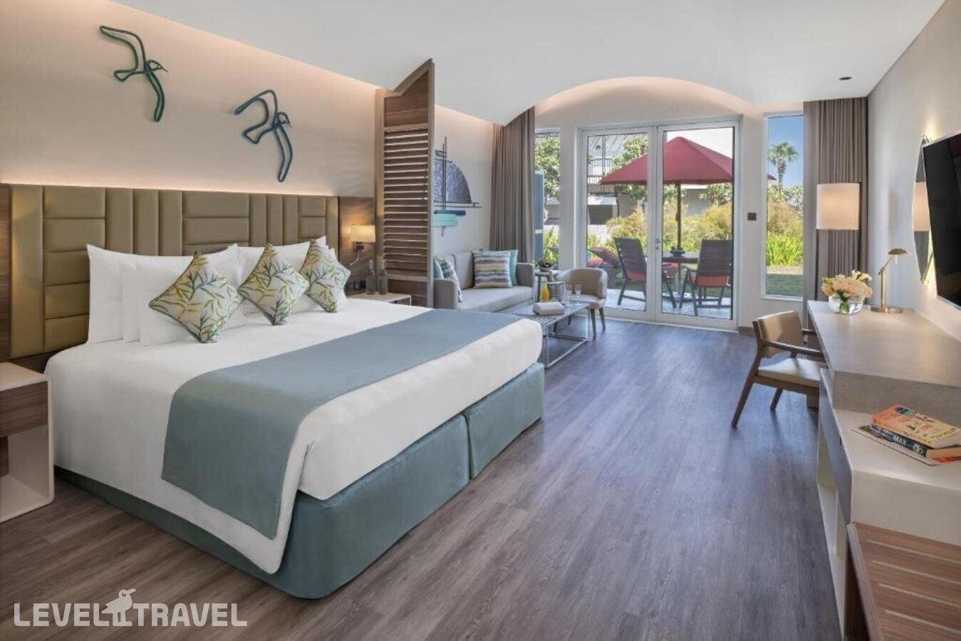 фотографии номера Полулюкс с видом на пляж отеля JA Palm Tree Court & Spa в ОАЭ(Джебель-Али) - фото №24