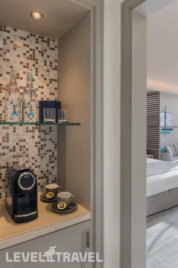фотографии номера Полулюкс с видом на пляж отеля JA Palm Tree Court & Spa в ОАЭ(Джебель-Али) - фото №39