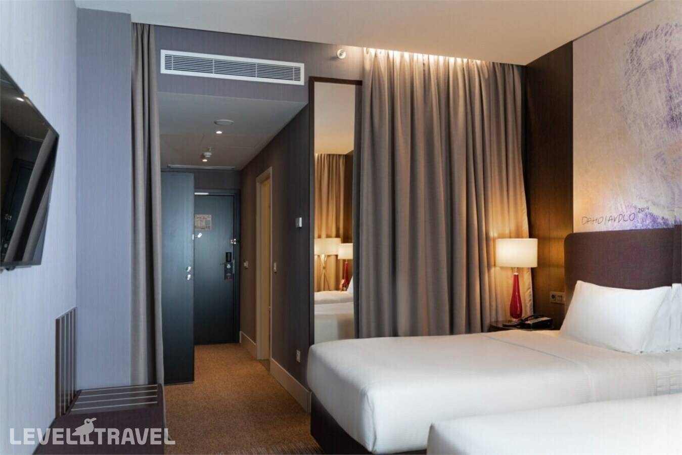 фотографии номера Семейный (2 комнаты) отеля Doubletree By Hilton Hotel Moscow Marina в Россия(Северный административный округ (САО)) - фото №2