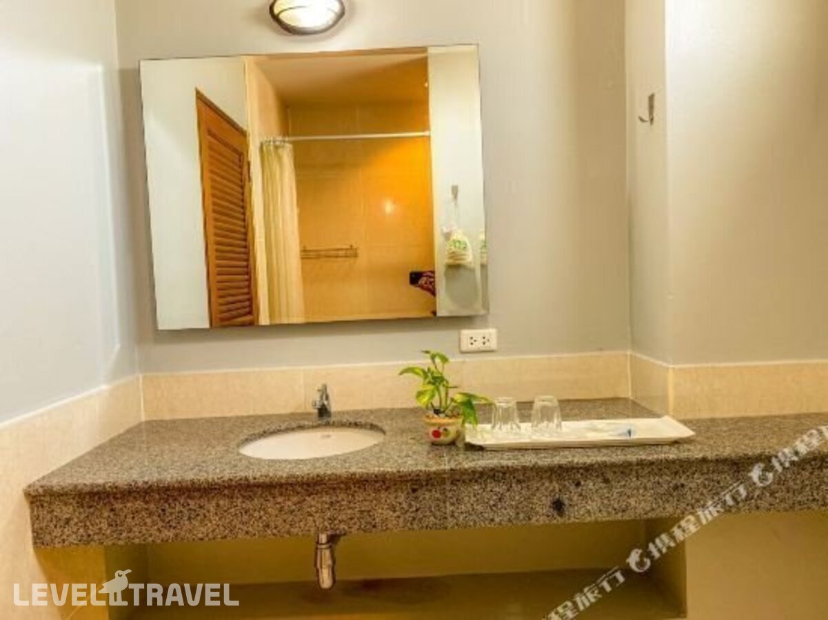 фотографии номера Улучшенный номер отеля Sino Inn Phuket Hotel в Таиланд(город Пхукет) - фото №43