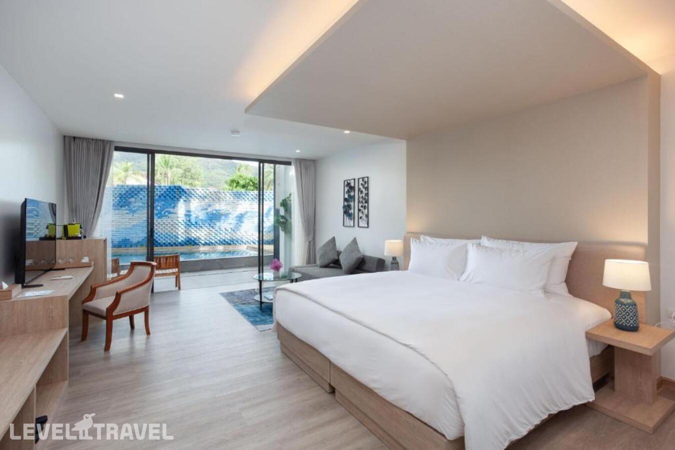 фотографии номера Делюкс с выходом к бассейну отеля Anona Beachfront Phuket Resort в Таиланд(Патонг Бич) - фото №1
