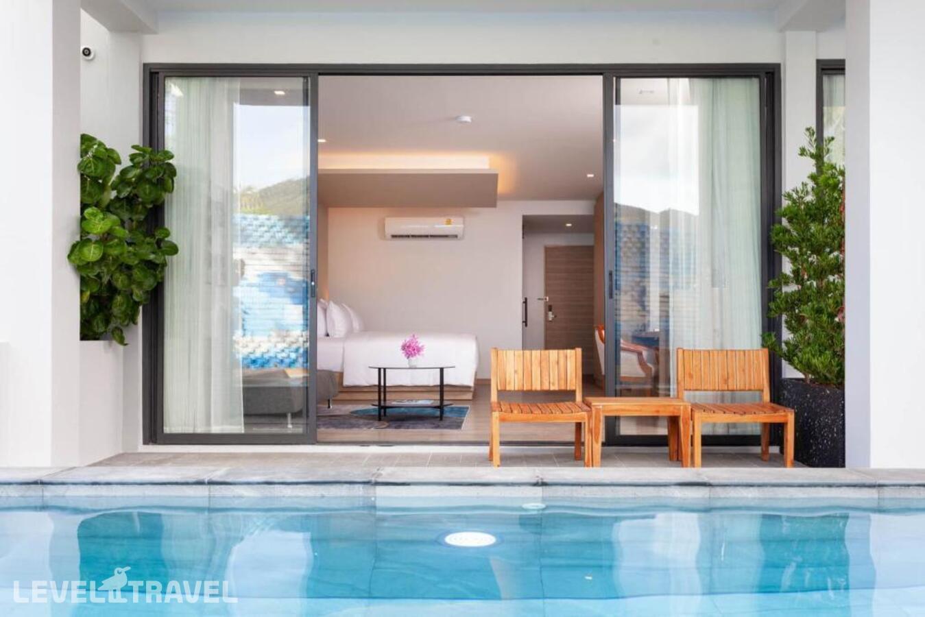 фотографии номера Делюкс с выходом к бассейну отеля Anona Beachfront Phuket Resort в Таиланд(Патонг Бич) - фото №5