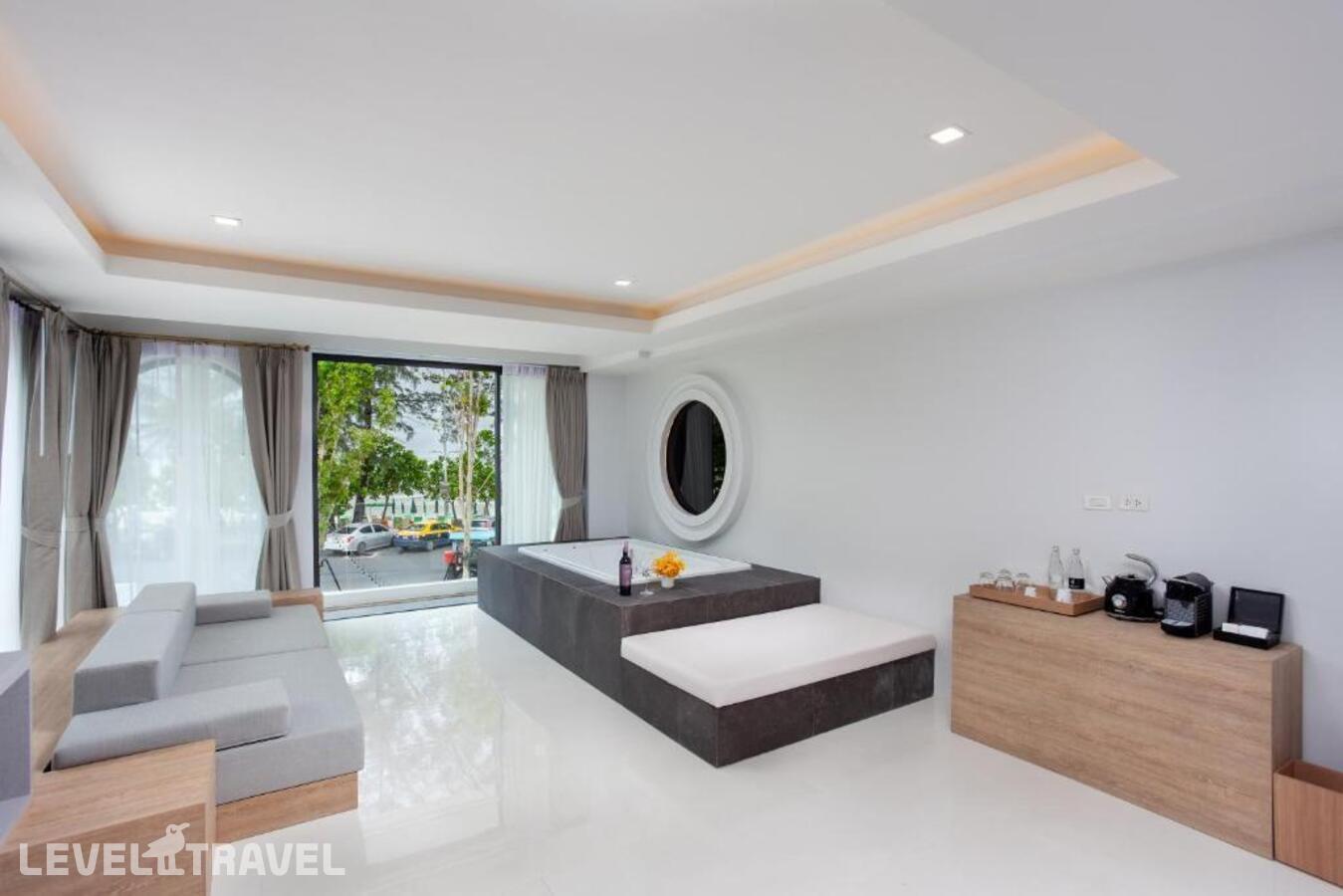 фотографии номера Люкс с видом на океан отеля Anona Beachfront Phuket Resort в Таиланд(Патонг Бич) - фото №1