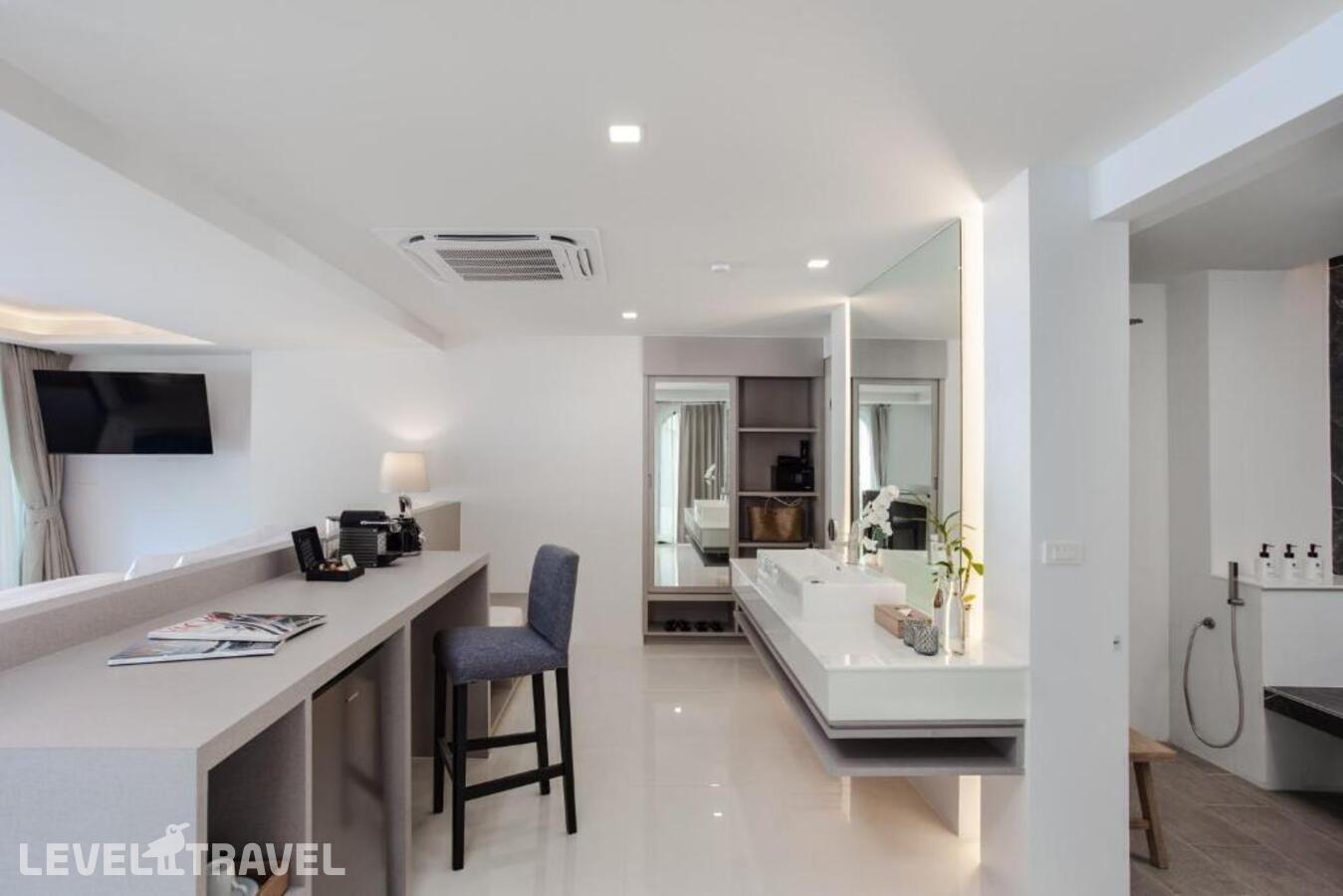 фотографии номера Люкс с террасой и видом на океан отеля Anona Beachfront Phuket Resort в Таиланд(Патонг Бич) - фото №4