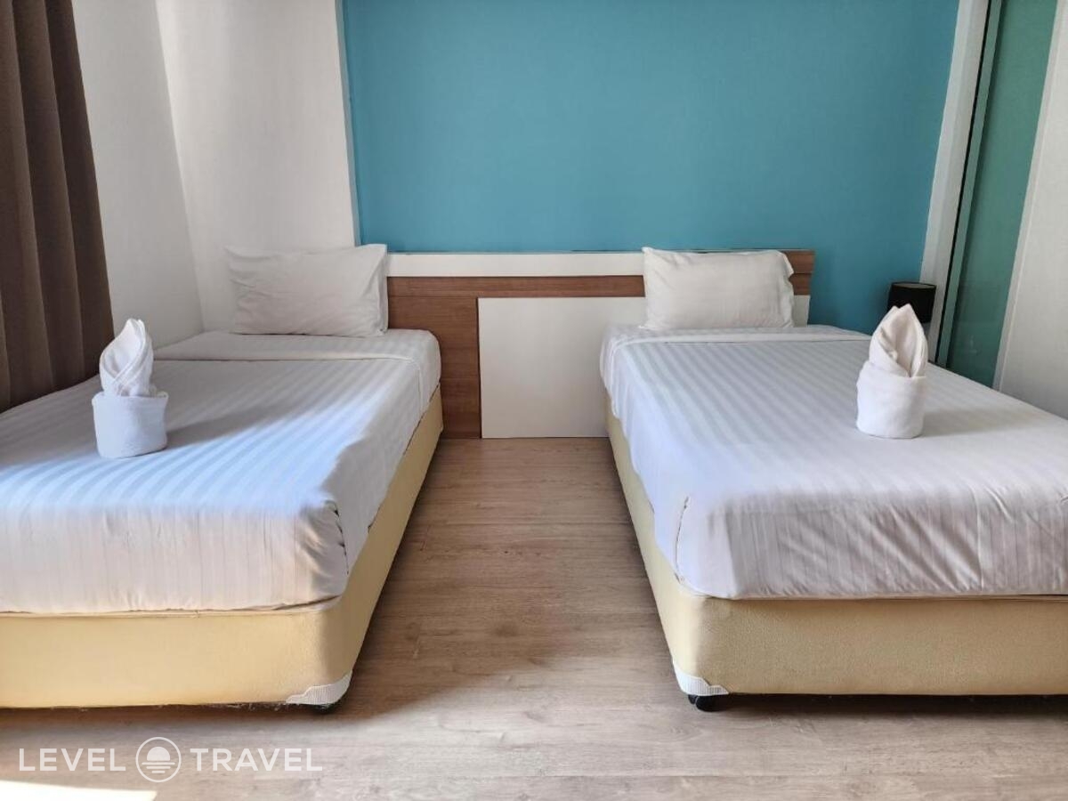 фотографии номера Улучшенный (две односпальные кровати) отеля By Dee @ Jomtien Hotel в Таиланд(Джомтьен) - фото №1
