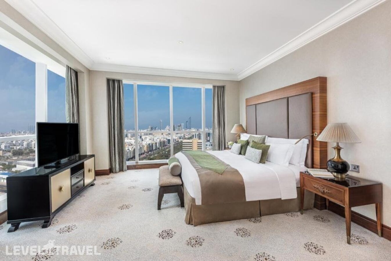 фотографии номера Полулюкс с видом на город отеля Dusit Thani Abu Dhabi в ОАЭ(Абу-Даби) - фото №5