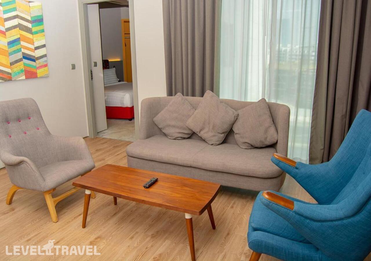 фотографии номера Люкс (две односпальные кровати) отеля Ibis Styles Hotel Jumeirah в ОАЭ(Бар Дубай) - фото №2