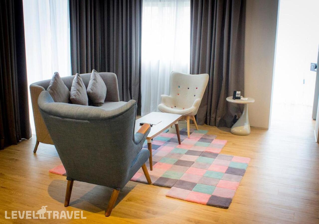фотографии номера Люкс (две односпальные кровати) отеля Ibis Styles Hotel Jumeirah в ОАЭ(Бар Дубай) - фото №1