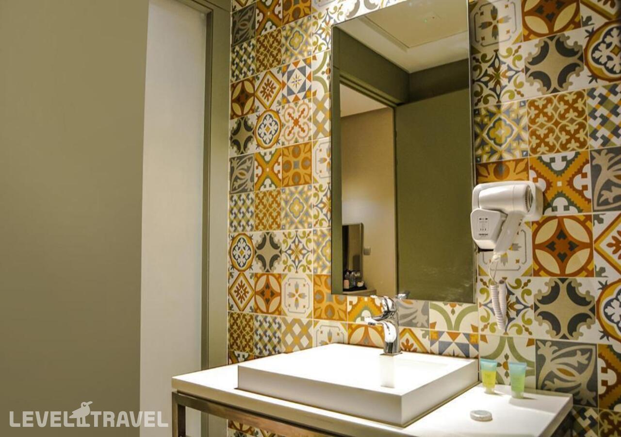 фотографии номера Люкс (две односпальные кровати) отеля Ibis Styles Hotel Jumeirah в ОАЭ(Бар Дубай) - фото №4