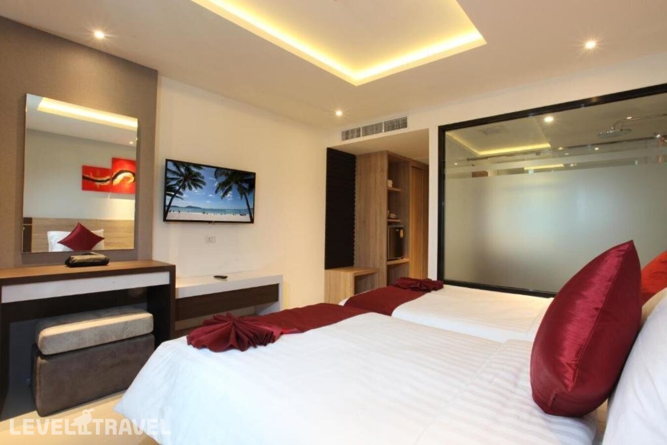 фотографии номера Делюкс с балконом (две односпальные кровати) отеля Paripas Patong Resort в Таиланд(Патонг Бич) - фото №4
