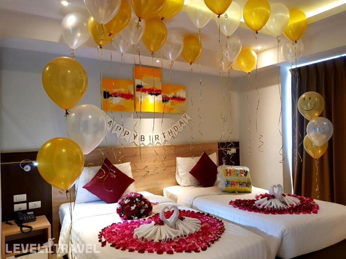 фотографии номера Делюкс с балконом (две односпальные кровати) отеля Paripas Patong Resort в Таиланд(Патонг Бич) - фото №1
