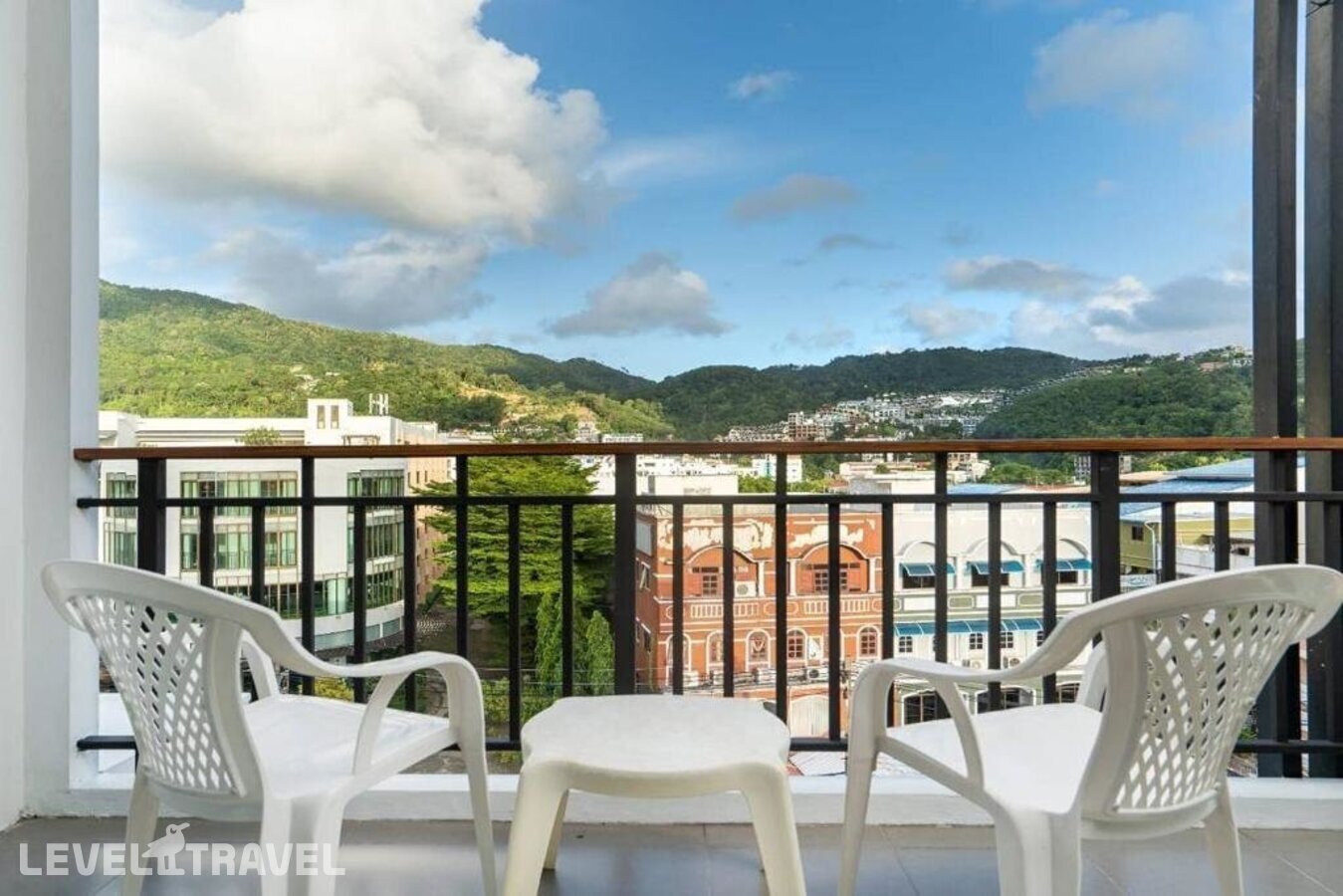 фотографии номера Делюкс с балконом (две односпальные кровати) отеля Paripas Patong Resort в Таиланд(Патонг Бич) - фото №7