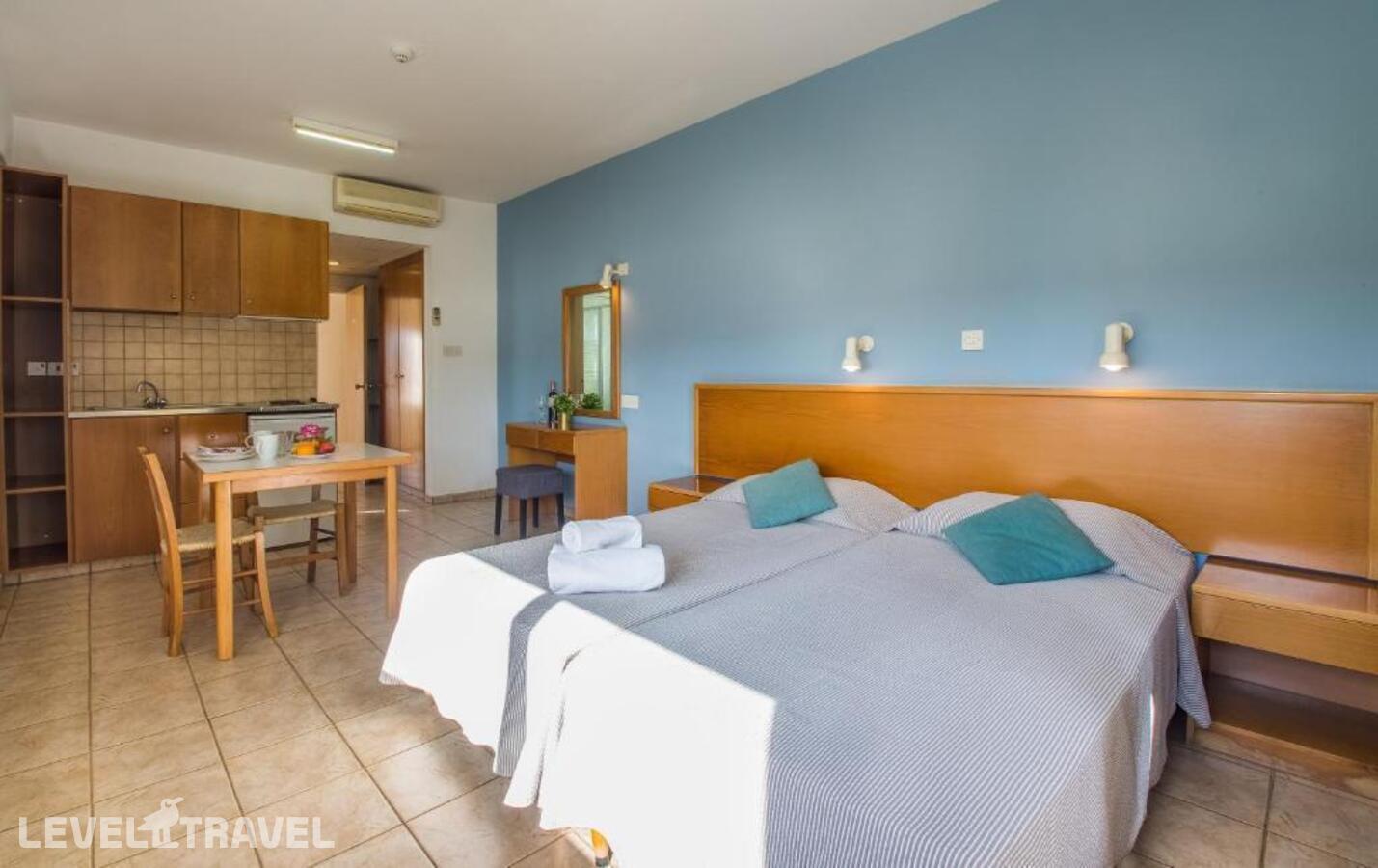 фотографии номера Студия (две односпальные кровати) отеля Captain Karas Holiday Apartments в Кипр(Каппарис) - фото №5