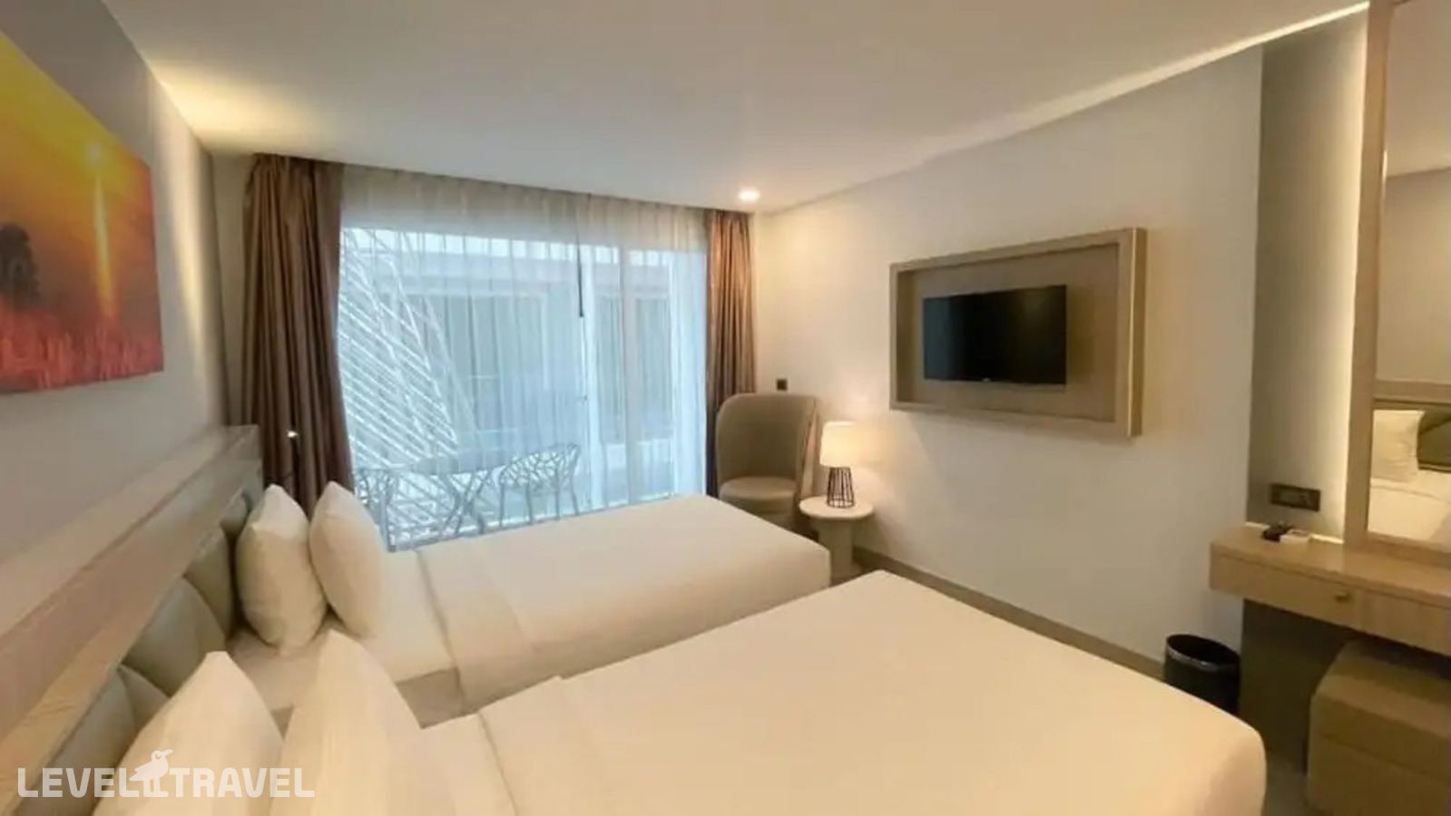 фотографии номера Делюкс с балконом (две односпальные кровати) отеля Clarion Hotel Patong (Ex.Araya Patong Beach Hotel) в Таиланд(Патонг Бич) - фото №6