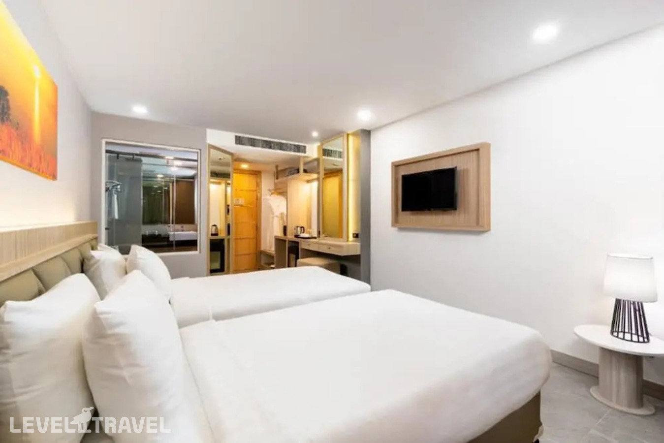 фотографии номера Делюкс с балконом (две односпальные кровати) отеля Clarion Hotel Patong (Ex.Araya Patong Beach Hotel) в Таиланд(Патонг Бич) - фото №2