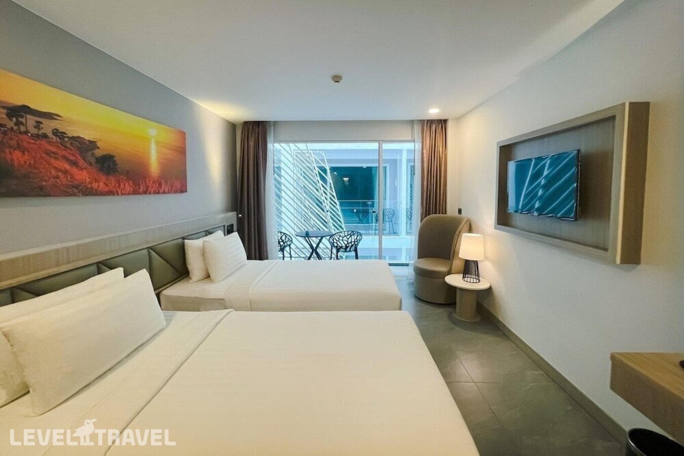 фотографии номера Делюкс с балконом (две односпальные кровати) отеля Clarion Hotel Patong (Ex.Araya Patong Beach Hotel) в Таиланд(Патонг Бич) - фото №5