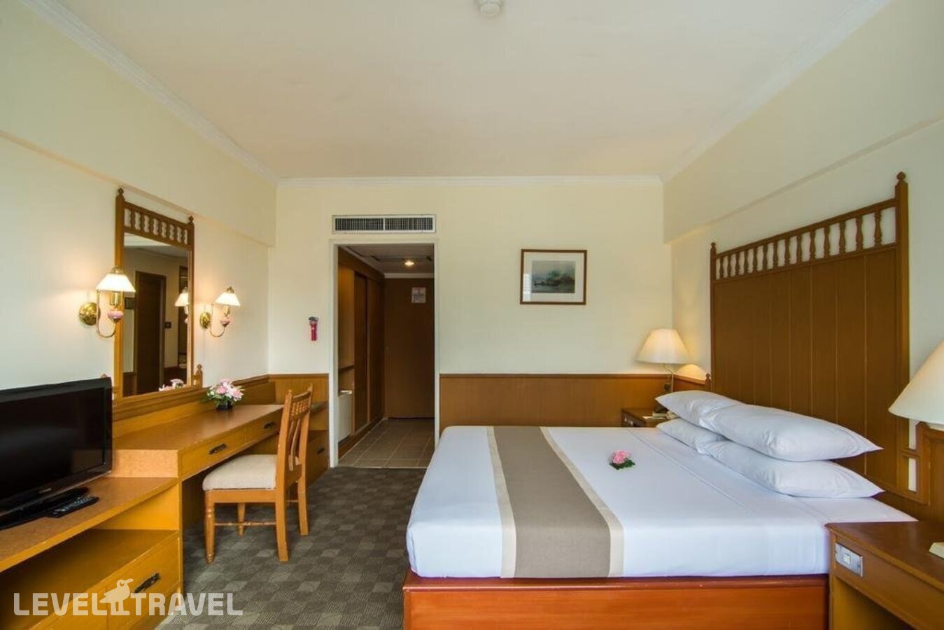 фотографии номера Улучшенный номер отеля Bangkok Palace Hotel в Таиланд(Бангкок) - фото №12