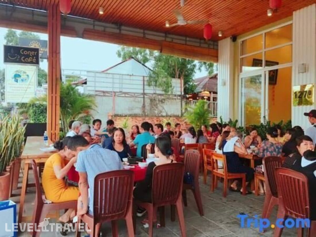 фотографии номера Трехместный делюкс с видом на море отеля Lucky Hotel Phu Quoc в Вьетнам(Фукуок) - фото №1