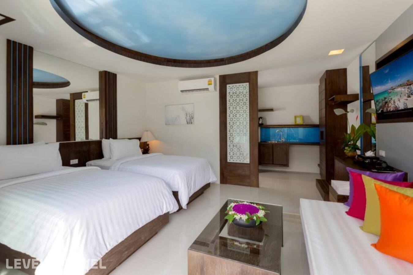 фотографии номера Делюкс (две односпальные кровати) отеля Naina Resort & Spa в Таиланд(Патонг Бич) - фото №6