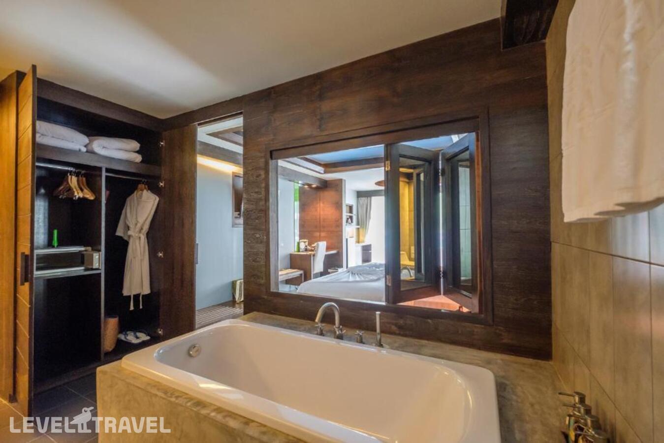 фотографии номера Делюкс (две односпальные кровати) отеля Naina Resort & Spa в Таиланд(Патонг Бич) - фото №15