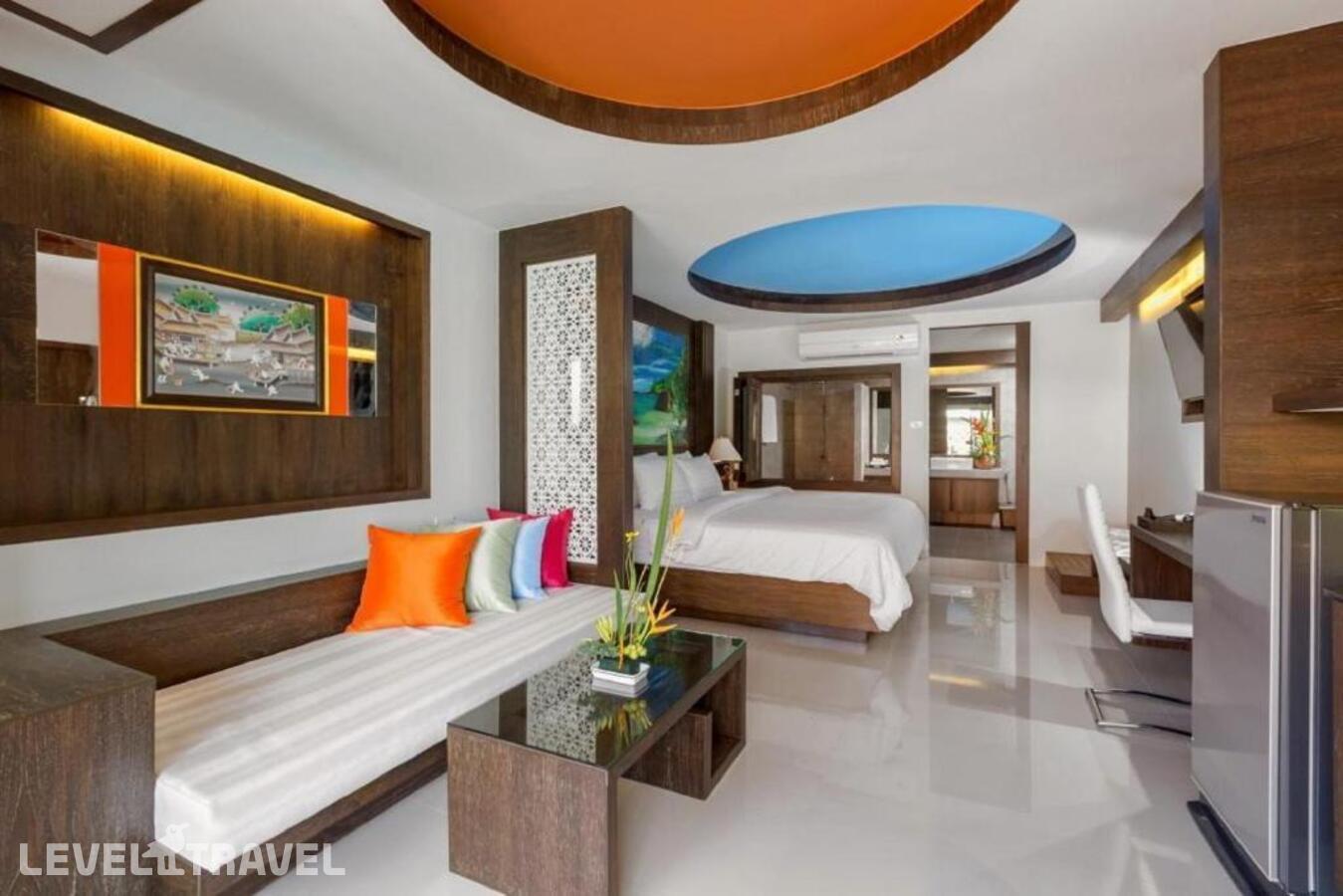 фотографии номера Делюкс (две односпальные кровати) отеля Naina Resort & Spa в Таиланд(Патонг Бич) - фото №7