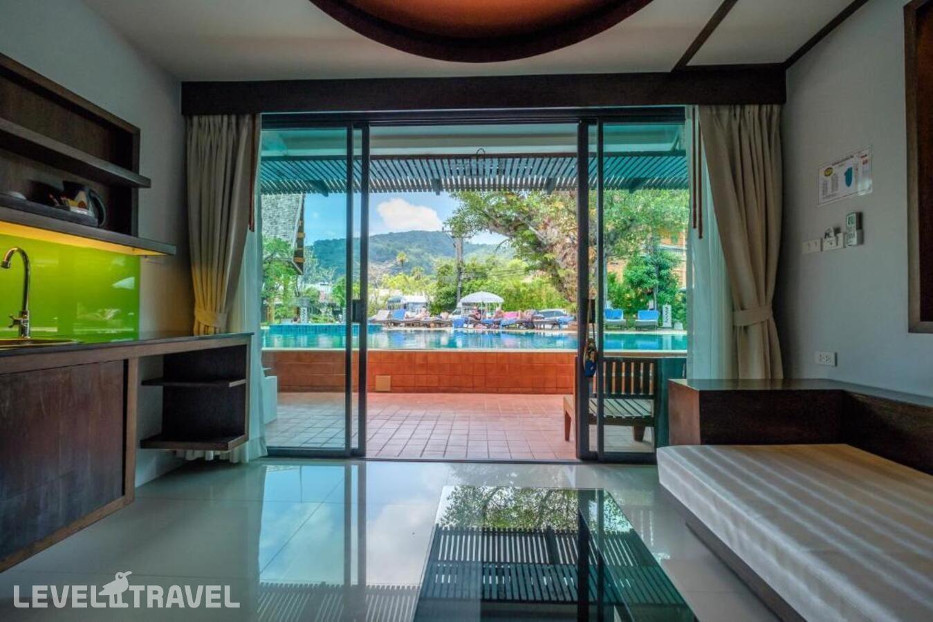 фотографии номера Делюкс (две односпальные кровати) отеля Naina Resort & Spa в Таиланд(Патонг Бич) - фото №21