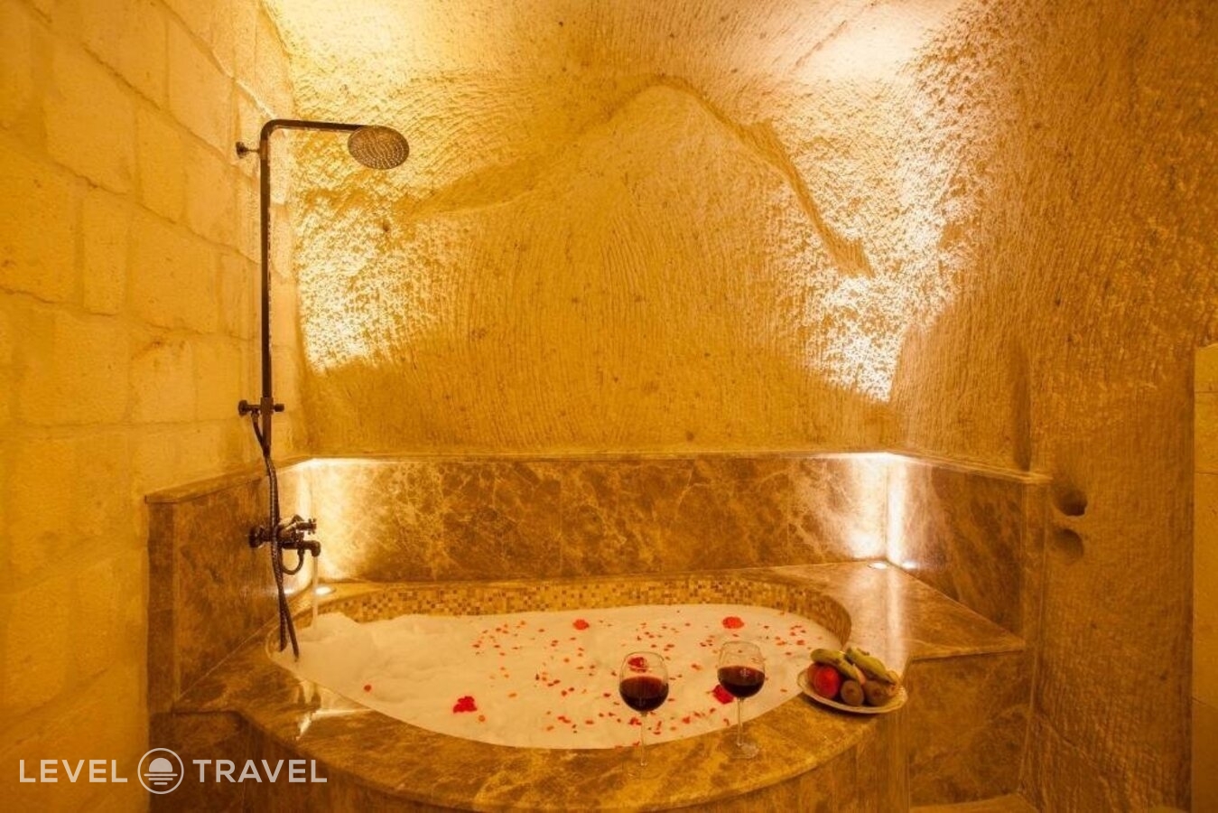 фотографии номера Стандартный (две односпальные кровати) отеля Kayakapi Premium Caves Cappadocia Hotel в Турция(Ургюп) - фото №17