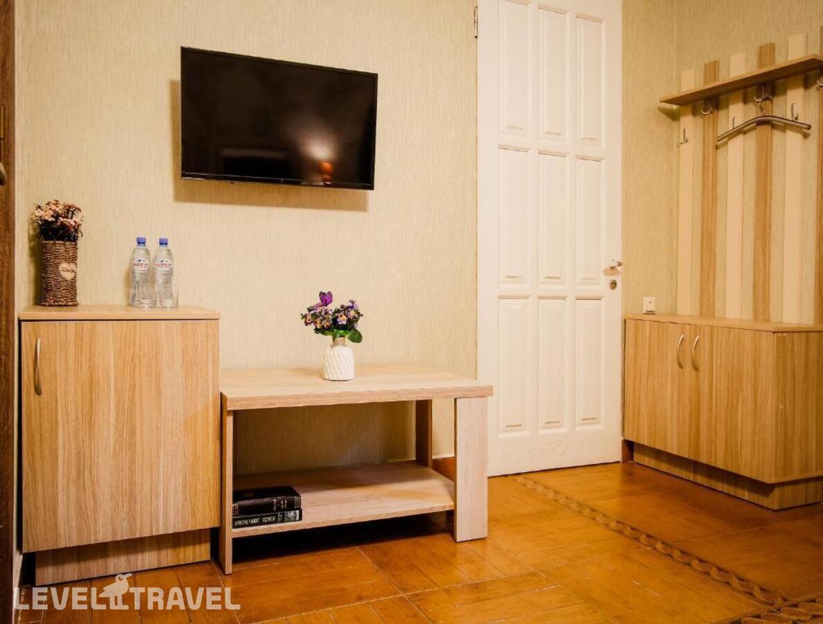 фотографии номера Стандартный (две односпальные кровати) отеля Tomas House в Грузия(Тбилиси) - фото №3