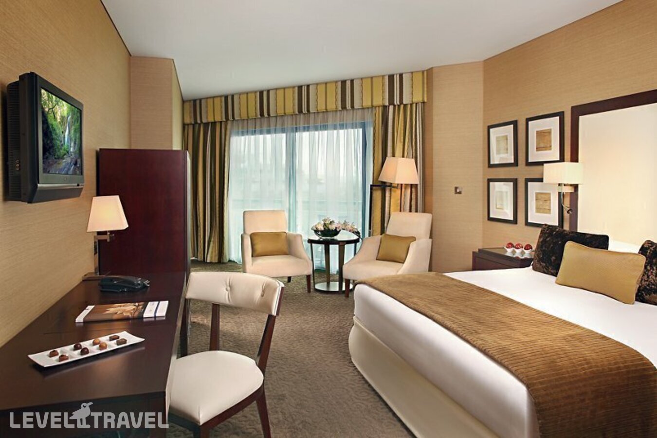 фотографии номера Делюкс с видом на бассейн отеля Movenpick Grand Al Bustan Dubai (Ex.Roda Al Bustan Dubai Airport) в ОАЭ(Дейра) - фото №1