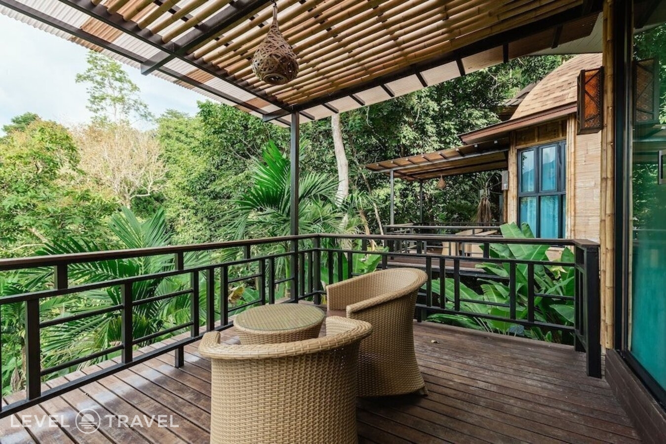 Вилла с балконом — фото 1