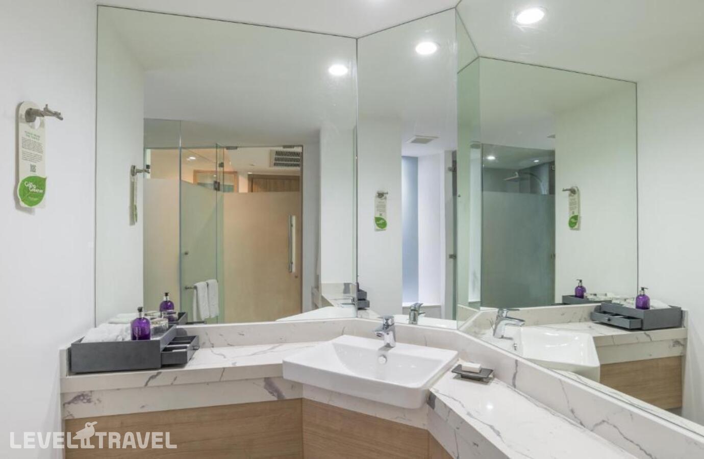 фотографии номера Номер Премьер отеля Centara Ao Nang Beach Resort And Spa Krabi в Таиланд(Ао Нанг) - фото №4