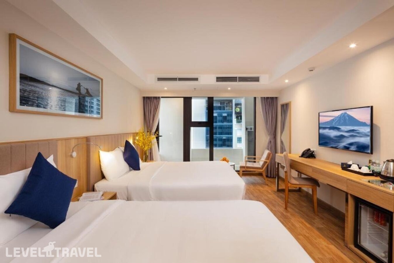 фотографии номера Делюкс с видом на город отеля Ventana Nha Trang Hotel в Вьетнам(Нячанг) - фото №3
