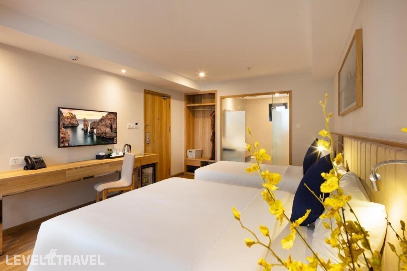 фотографии номера Делюкс с видом на город отеля Ventana Nha Trang Hotel в Вьетнам(Нячанг) - фото №4