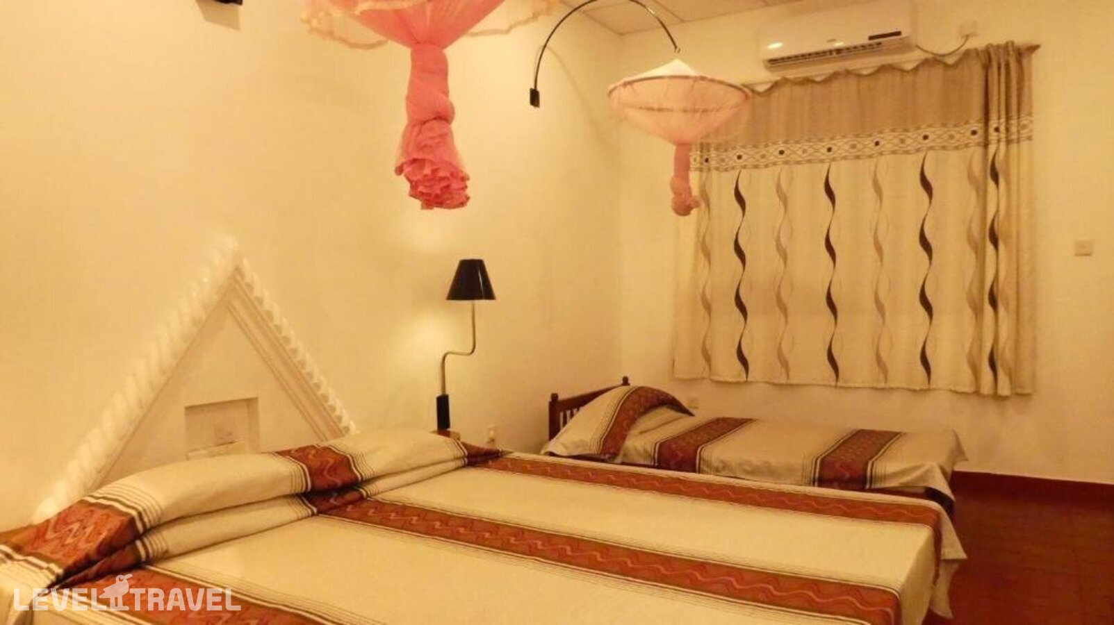 фотографии номера Стандартный (две односпальные кровати) отеля Hotel Hemadan в Шри-Ланка(Бентота) - фото №9