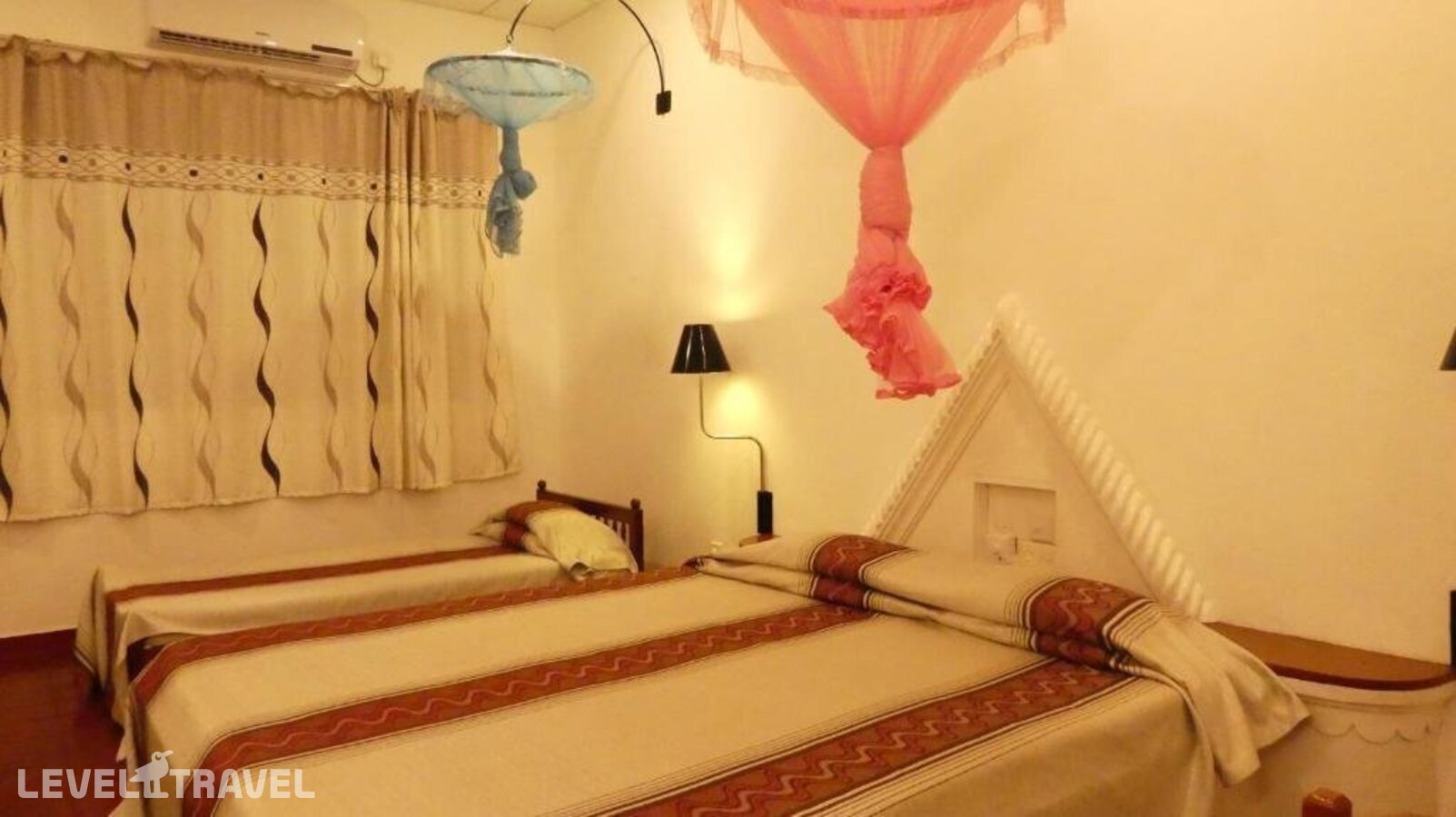фотографии номера Стандартный (две односпальные кровати) отеля Hotel Hemadan в Шри-Ланка(Бентота) - фото №10