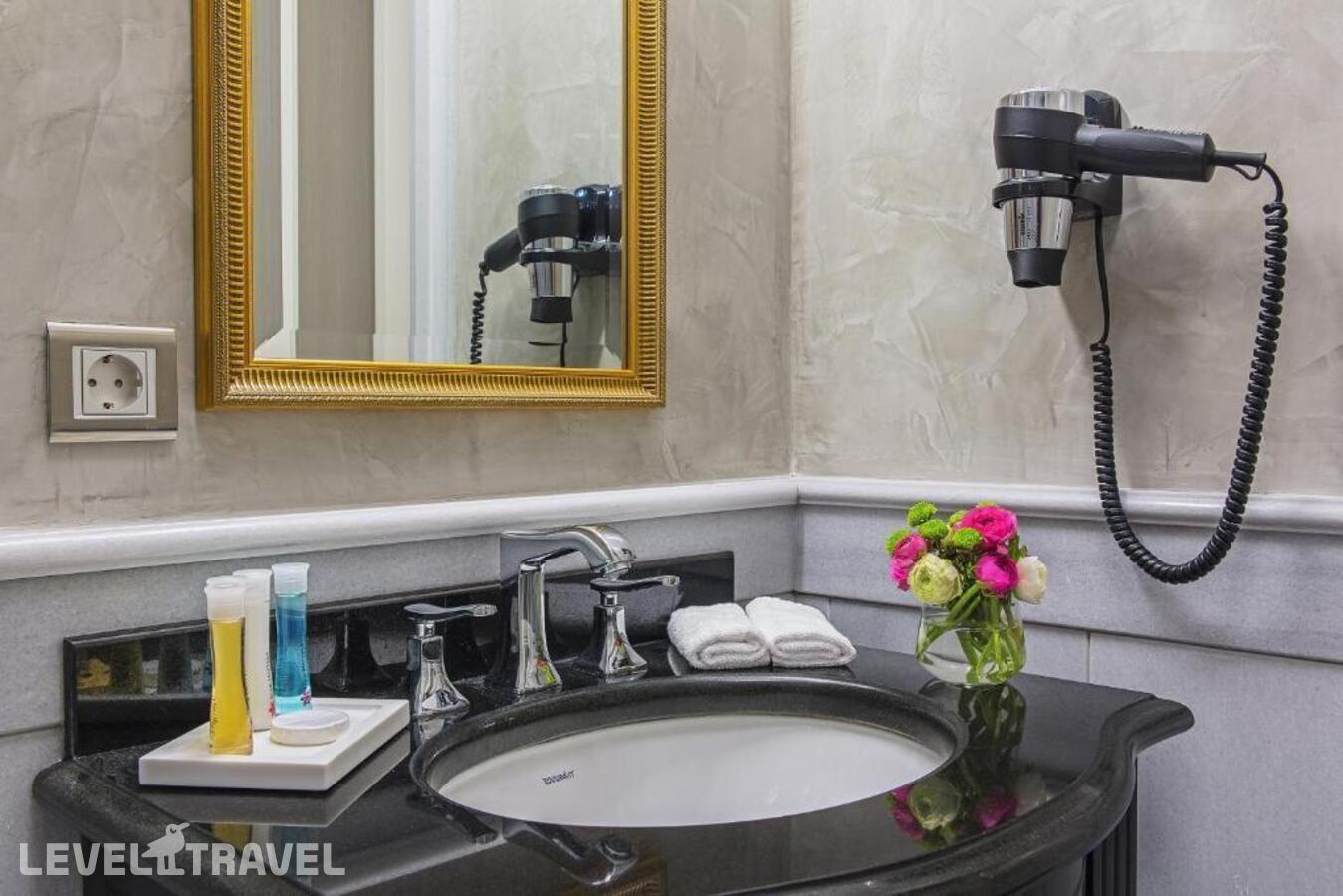 фотографии номера Делюкс (две односпальные кровати) отеля Meroddi Bagdatliyan Hotel в Турция(Бейоглу) - фото №4
