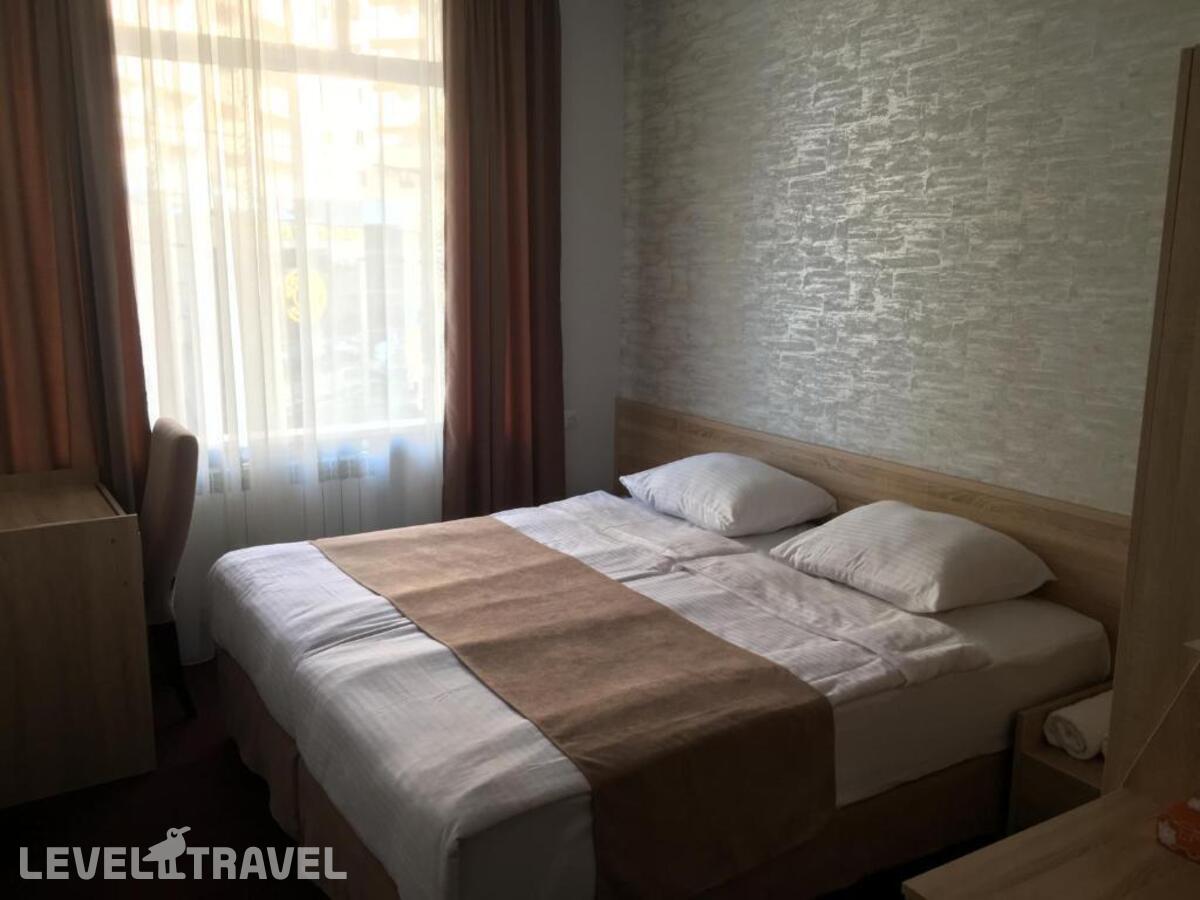 фотографии номера Стандартный (две односпальные кровати) отеля Hobby Hotel в Армения(Ереван) - фото №1