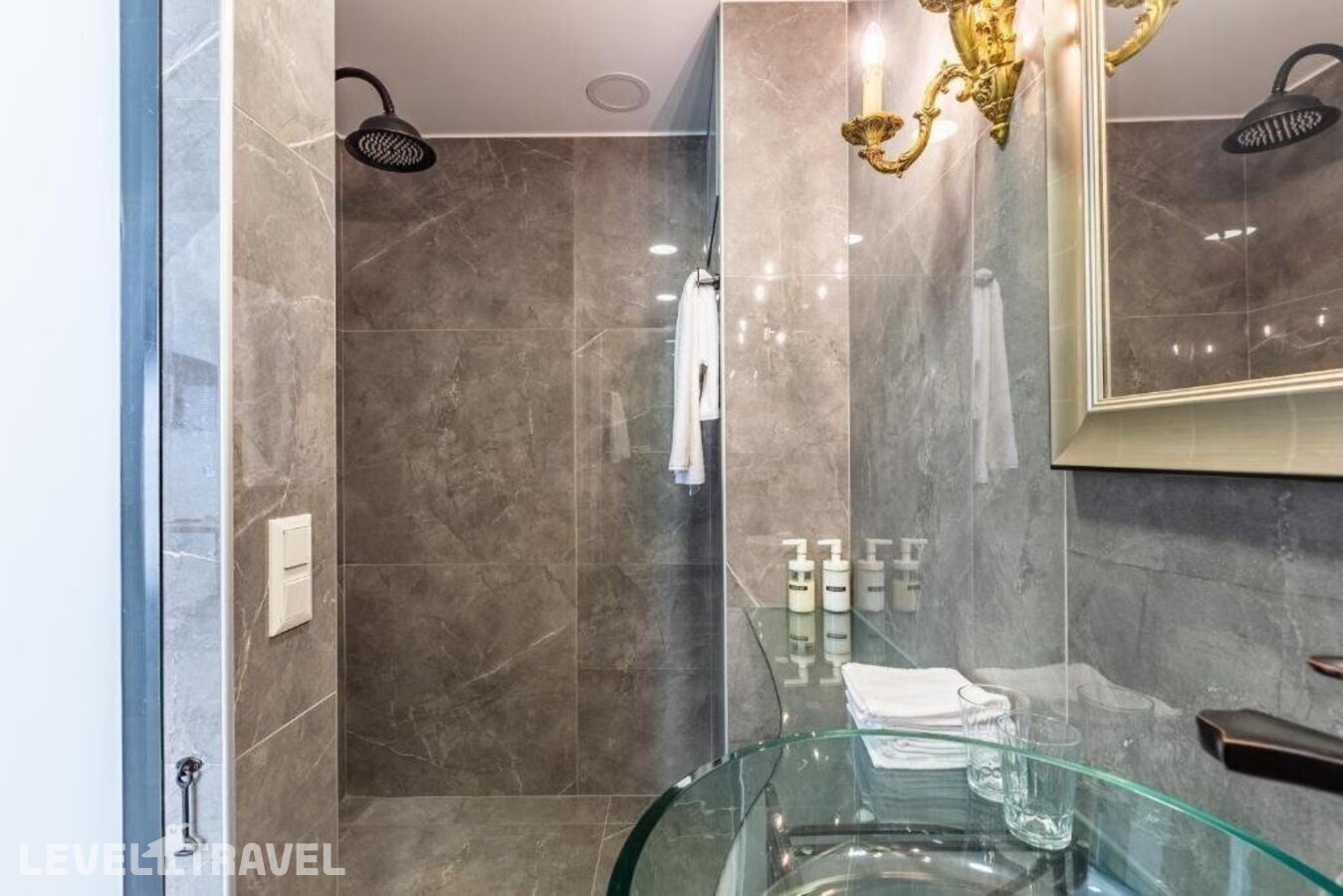 фотографии номера Стандартный с балконом (две односпальные кровати) отеля Villa Pera Suite Hotel в Турция(Бейоглу) - фото №10