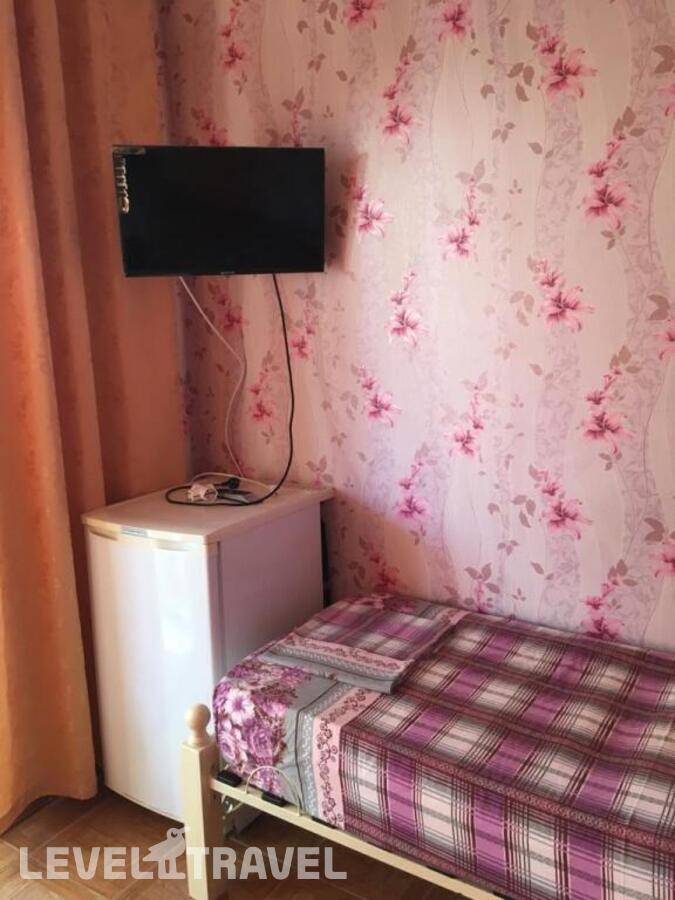 фотографии номера Стандартный (две односпальные кровати) отеля Гостевой Дом Сура в Россия(Лоо) - фото №2