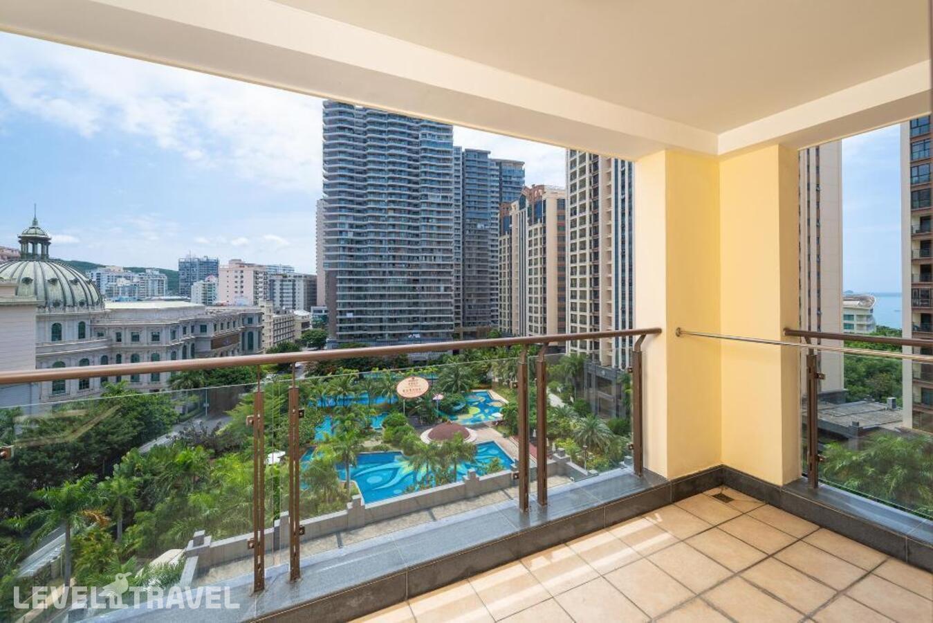 фотографии номера Делюкс с видом на бассейн отеля Sanya Baohong Shanghai Huating Boutique Hotel в Китай(Дадунхай Бэй) - фото №3