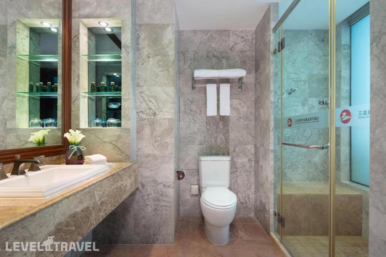 фотографии номера Делюкс с видом на бассейн отеля Sanya Baohong Shanghai Huating Boutique Hotel в Китай(Дадунхай Бэй) - фото №4