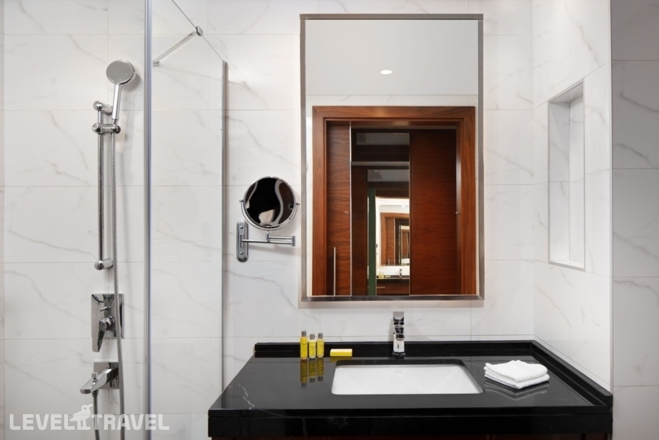 фотографии номера Улучшенный (две односпальные кровати) отеля Delta Hotels by Marriott Istanbul Levent в Турция(Шишли) - фото №4