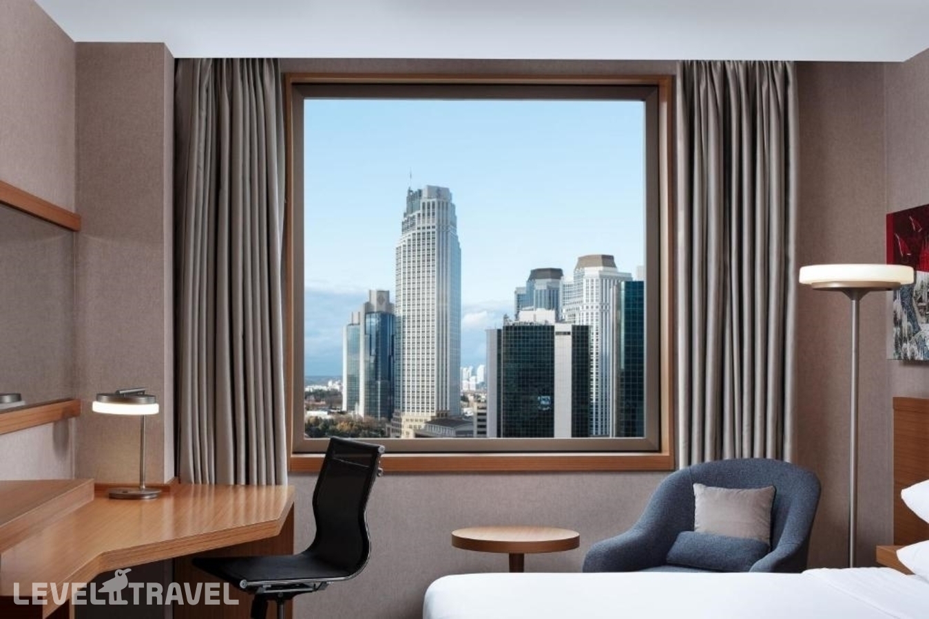 фотографии номера Улучшенный (две односпальные кровати) отеля Delta Hotels by Marriott Istanbul Levent в Турция(Шишли) - фото №3