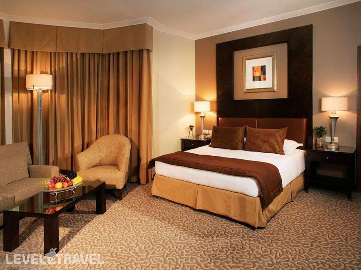 фотографии номера Премиум отеля Swissotel Al Murooj Dubai в ОАЭ(Трэйд Центр) - фото №1