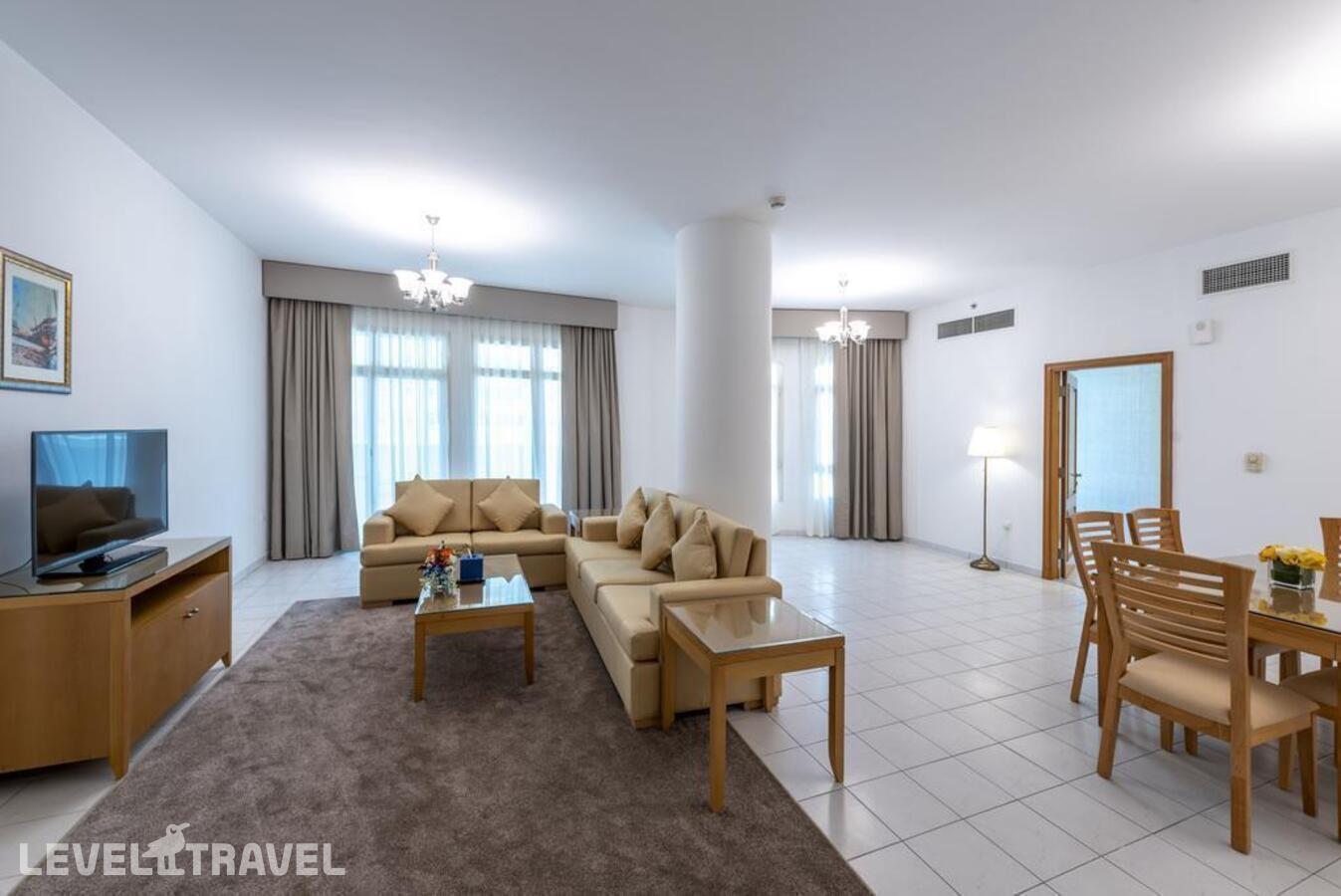 фотографии номера Апартаменты (3 спальни) отеля Swissotel Al Murooj Dubai в ОАЭ(Трэйд Центр) - фото №6