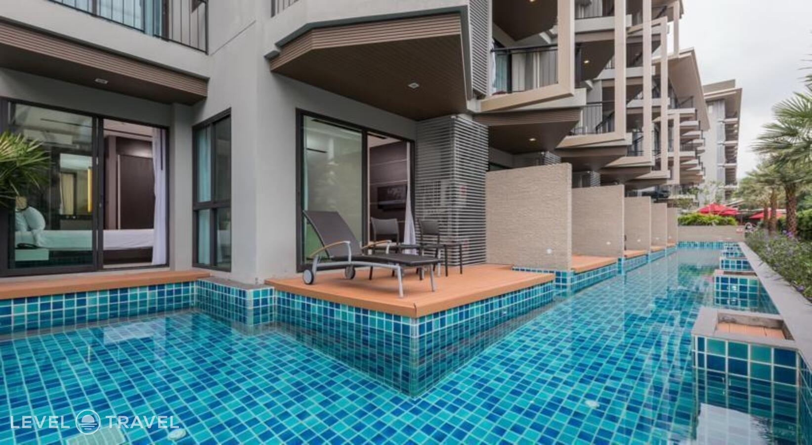 фотографии номера Полулюкс с выходом к бассейну отеля The Charm Resort Phuket в Таиланд(Патонг Бич) - фото №11