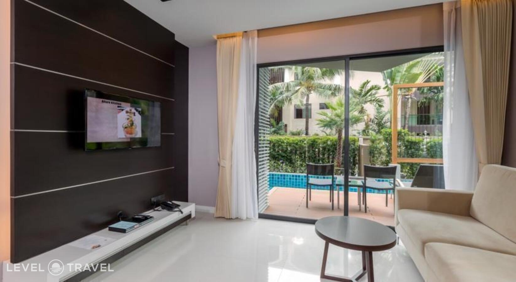 фотографии номера Полулюкс с выходом к бассейну отеля The Charm Resort Phuket в Таиланд(Патонг Бич) - фото №9