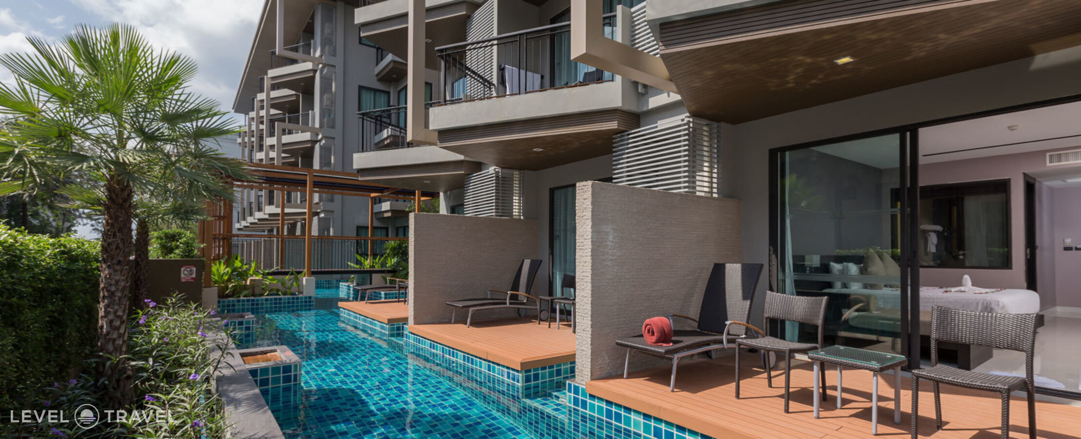фотографии номера Делюкс с выходом к бассейну отеля The Charm Resort Phuket в Таиланд(Патонг Бич) - фото №1