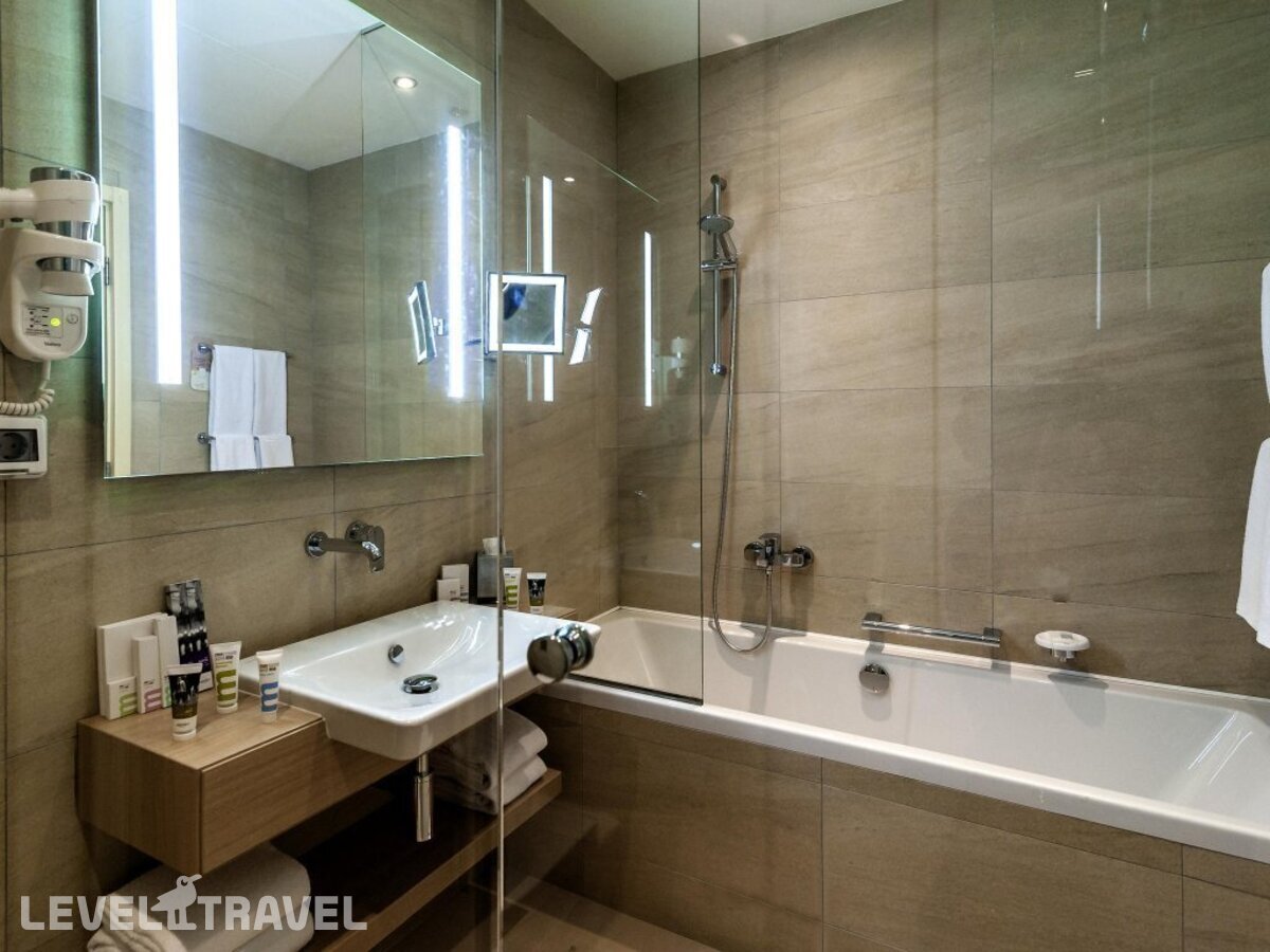 фотографии номера Привилегированный номер с видом на море отеля Mercure Сочи Центр Отель в Россия(Сочи - Центр) - фото №30