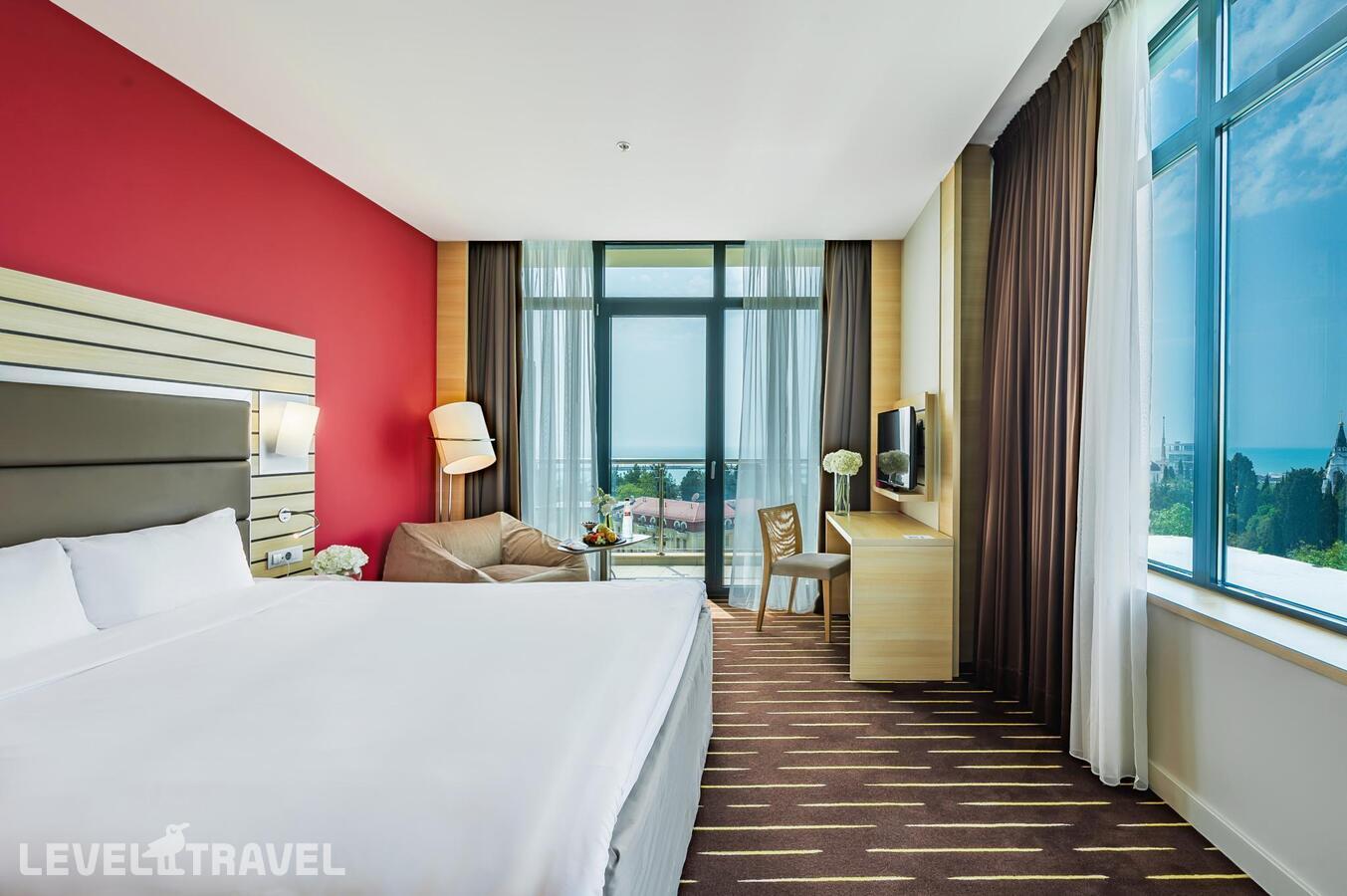 фотографии номера Привилегированный номер с видом на море отеля Mercure Сочи Центр Отель в Россия(Сочи - Центр) - фото №33